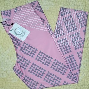 Capri leggings by Pomahina